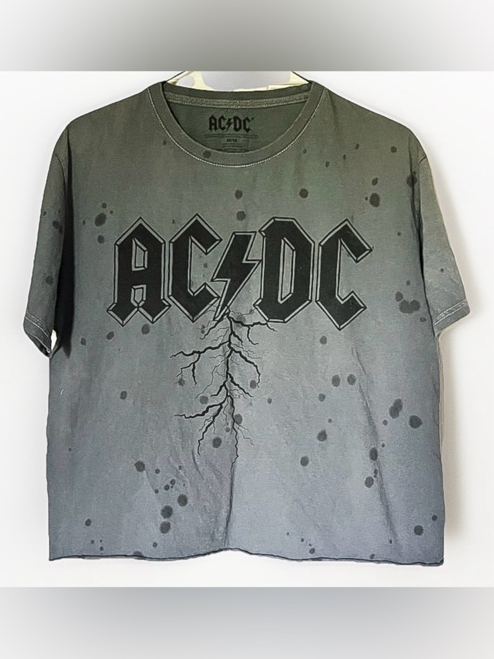 AC / DC Cropped T-Shirt Women’s Medium Short Sleeve Gray Music Concert Cropped